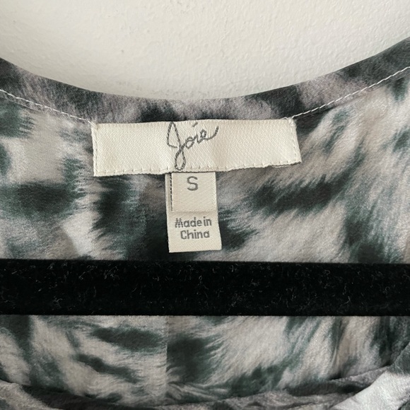 JOIE Animal Print Blouse Size Small - Picture 2 of 8